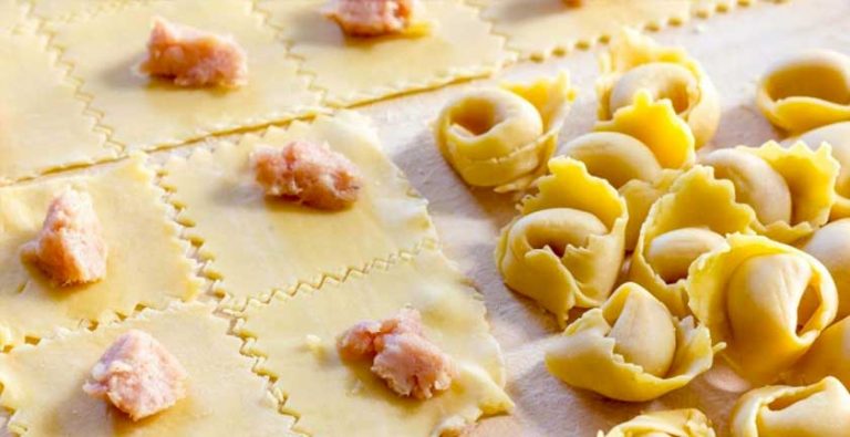 La Ricetta Originale Dei Tortellini In Brodo Alla Bolognese | J-Momo