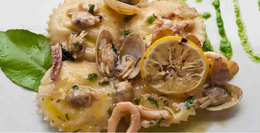 Ravioli tonno e patate ai frutti di mare